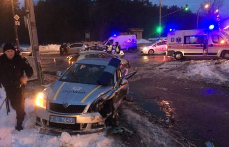 Уночі в Києві та Рівному п'ятеро поліцейських отримали травми