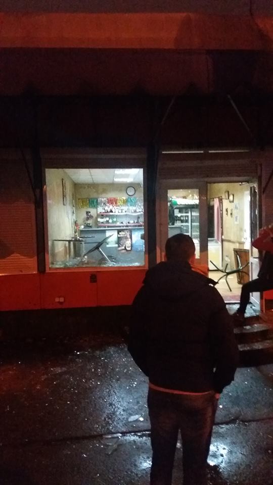 У Києві на Дарниці невідомі розтрощили магазин