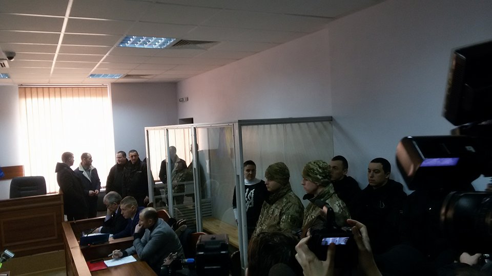Савченко сидітиме на суді поруч з адвокатами (ФОТО)