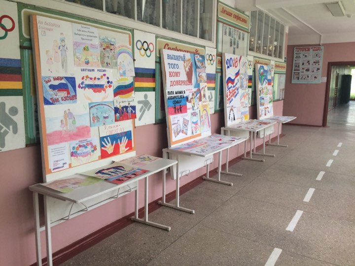 Плакаты школьников о «выборах» развесили на избирательном участке в Крыму (ФОТО)