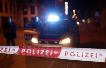 У Відні чоловік з ножем напав на пішоходів, є поранені