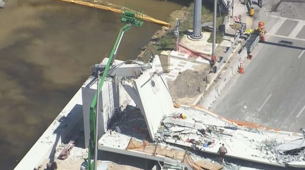 Падіння пішохідного мосту у Майямі: щонайменше 4 людини загинули (ФОТО, ВІДЕО)