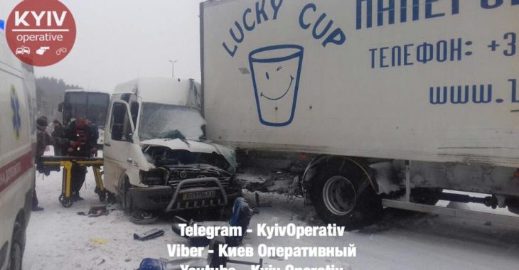 На Житомирській трасі сталася ДТП, є постраждалі На Житомирській трасі сталася ДТП, є постраждалі