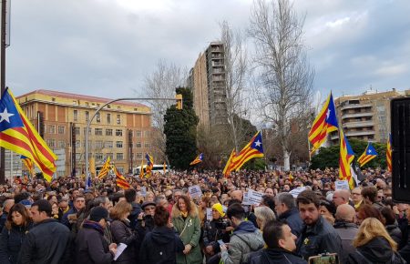 Протести у Каталонії: в результаті сутичок постраждали 100 людей (ФОТО, ВІДЕО)