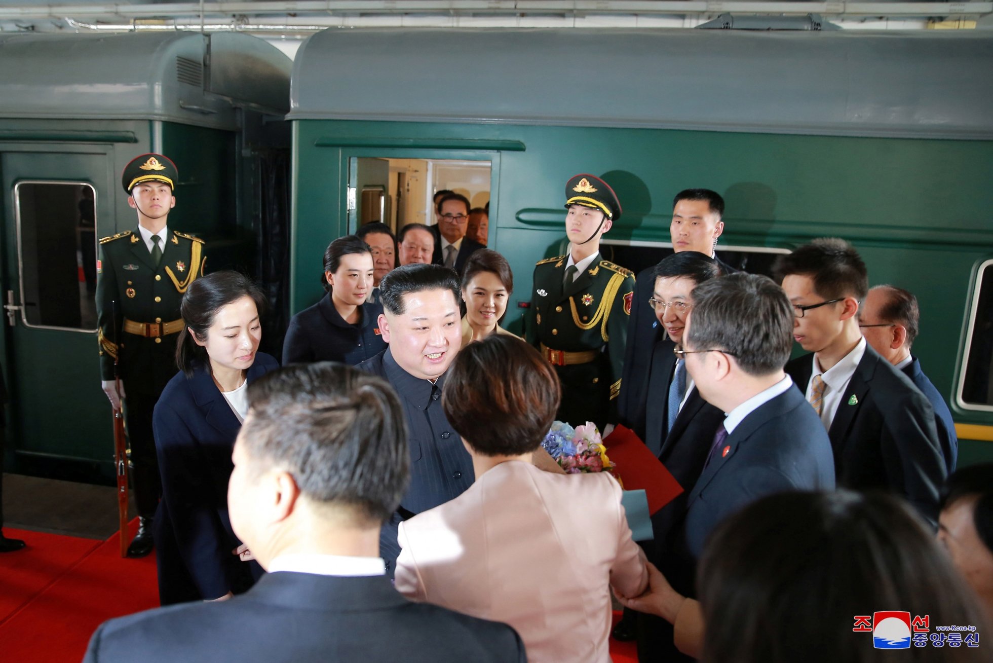 Лідер КНДР Кім Чен Ин здійснив перший закордонний візит (ФОТО, ВІДЕО)