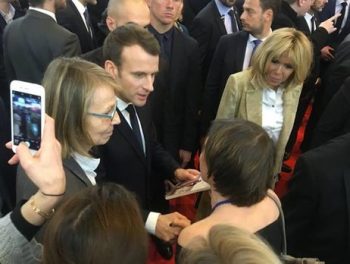 Як Ірена Карпа передала Еммануелю Макрону оповідання Олега Сенцова Як Ірена Карпа передала Еммануелю Макрону оповідання Олега Сенцова