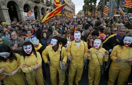 Основна вимога вимога - звільнення політв'язнів: коментар щодо демонстрацій в Барселоні