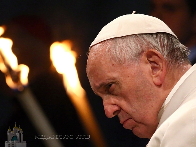 Папа Франциск вшанував пам’ять жертв радянських та нацистських злочинів у Балтії