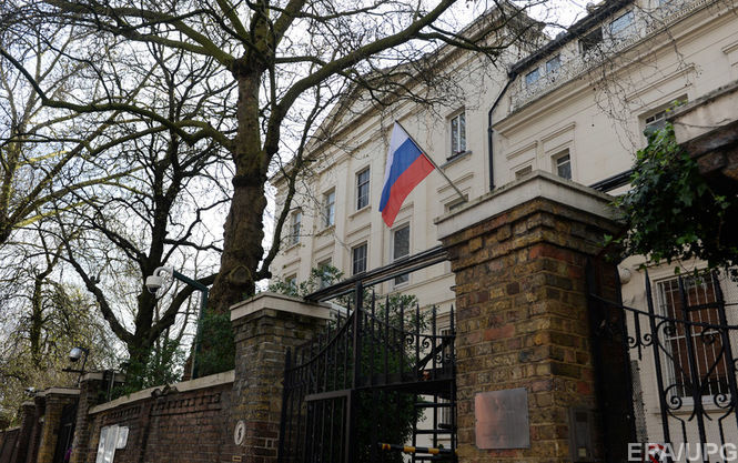 Російські дипломати покинули посольство у Лондоні (ФОТО)