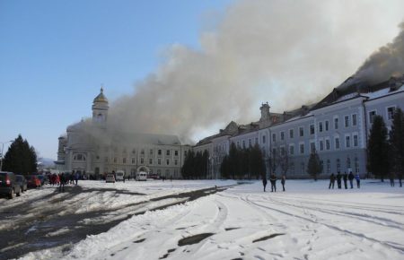 Пожежа у Колегіумі єзуїтів на Львівщині: коментар журналіста