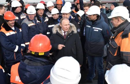 Путін прибув до анексованого Криму (ФОТО)