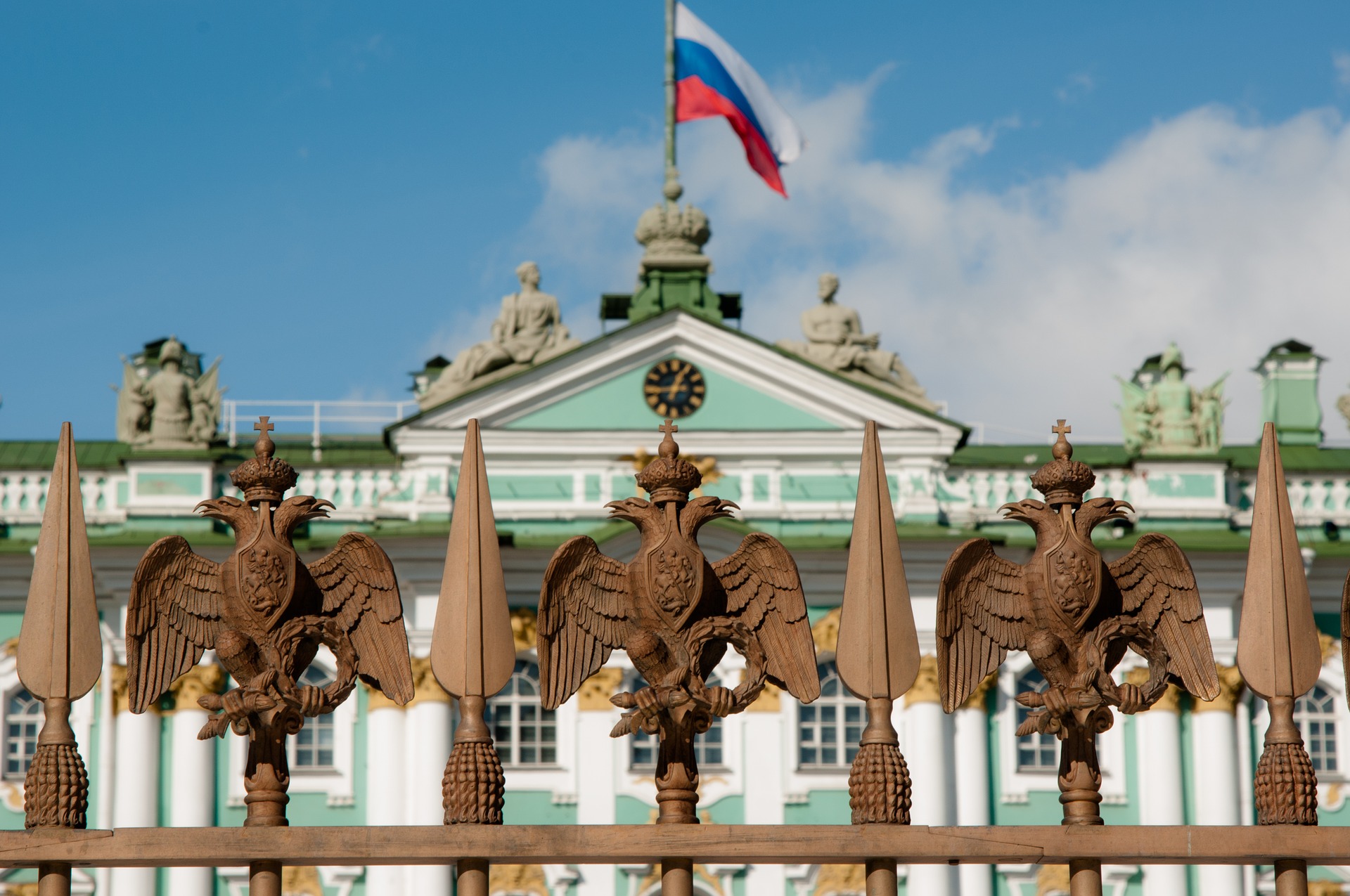 Росія оголосила про дзеркальне вислання дипломатів із західних країн