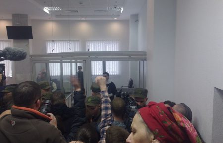 Суд залишив Савченко під арештом