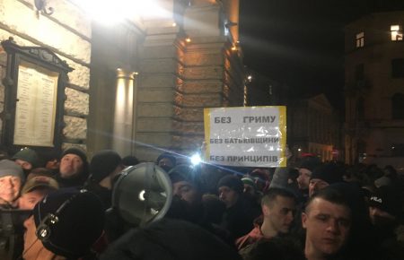 Коридор ганьби й сутички: як у Львові блокували концерт Ірини Білик (ФОТО)