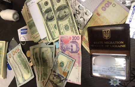 В Одесі затримано посадовця ДМС, який організовував злочинні «схеми» з отримання громадянства України