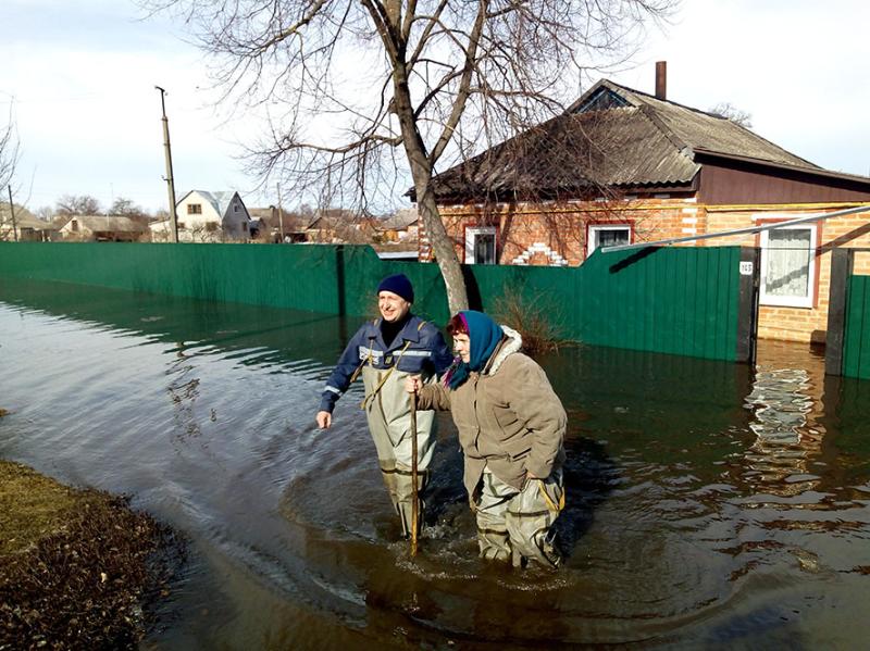 Понад 100 домогосподарств в Україні підтоплені, рівень води у річках продовжує підніматися (ФОТО)