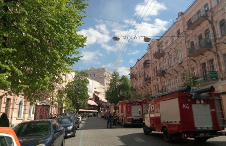 У центрі Києва горить будинок Гінзбурга (ФОТО)