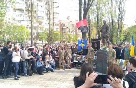 У Києві встановили пам'ятник загиблому бійцю АТО(ФОТО)