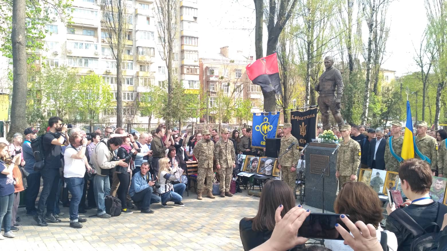 У Києві встановили пам'ятник загиблому бійцю АТО(ФОТО)