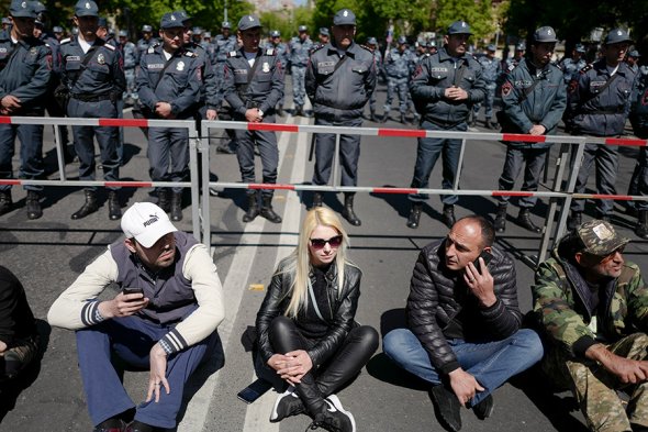 У Вірменії обрали прем’єра на тлі масових протестів. Що відбувається? (ФОТО, ВІДЕО)