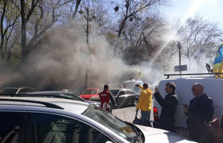 Автомобілісти протестують під Кабміном, поліція посилила заходи безпеки (ВІДЕО)
