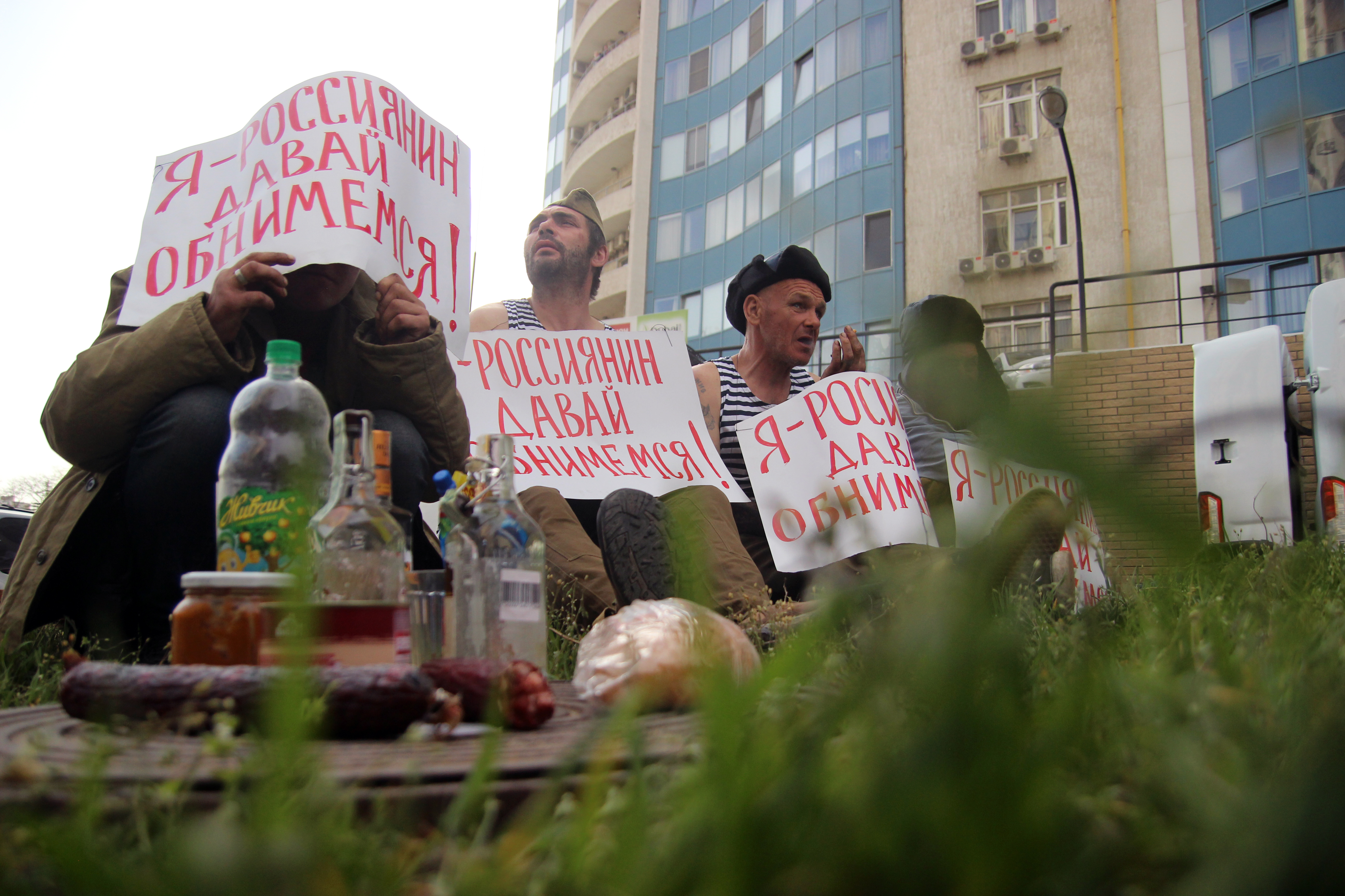 Російські безхатченки в Одесі просили, щоб їх обійняли (ФОТО)