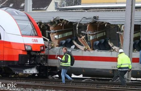 В Австрії зіткнулися два потяги: 54 людини постраждали (ФОТО)