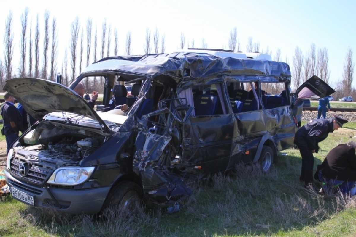 МінТОТ перевіряє інформацію, чи є серед загиблих під час аварії у Криму українці