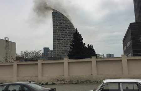 У Баку загорілась 130-метрова будівля Trump Tower (ВІДЕО)