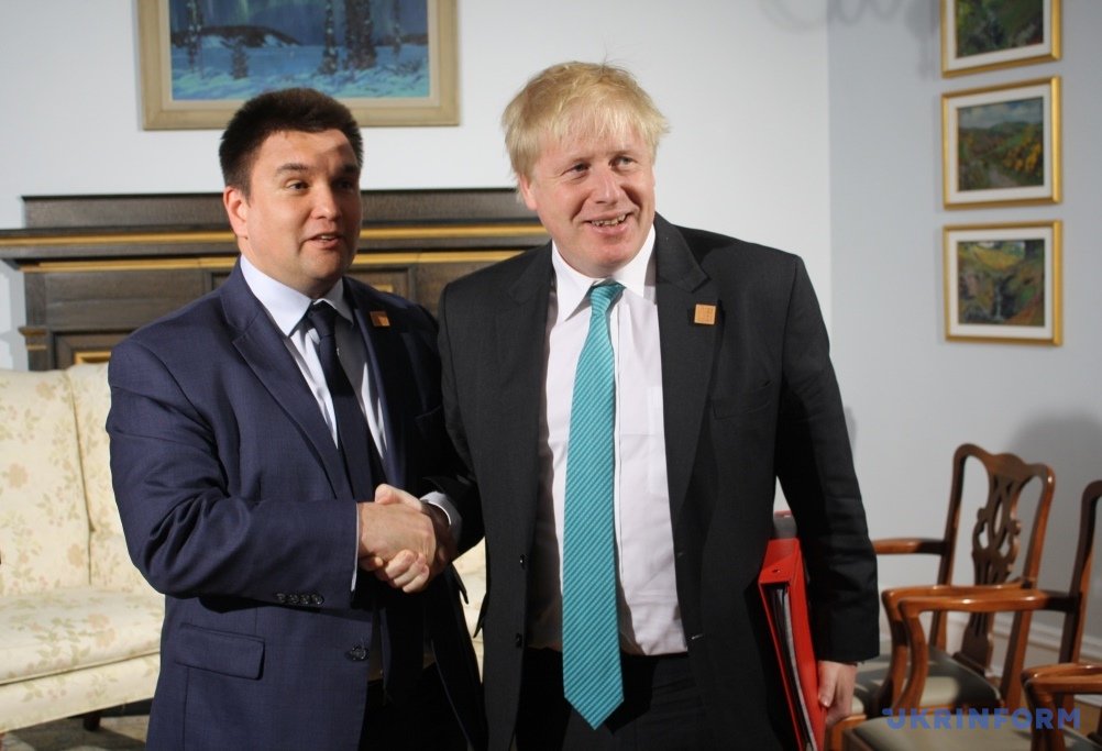 Київ обговорив з Лондоном розміщення висланих Росією британських дипломатів в Україні