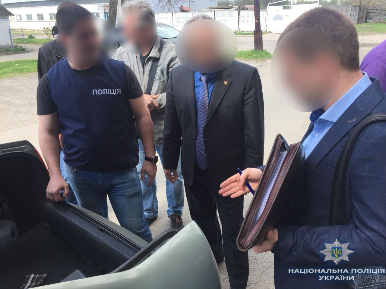 Чиновника Миколаївської ОДА затримали через підозру у вимаганні хабара за ухилення від призову (ФОТО)