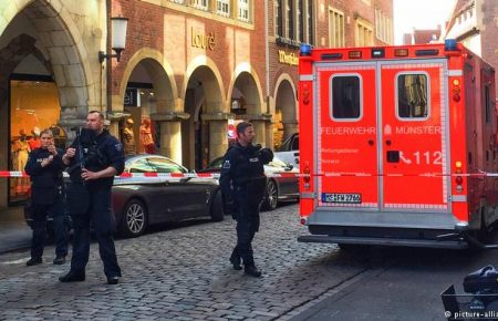 Німеччина: загинули щонайменше троє перехожих та винуватець аварії (ВІДЕО)