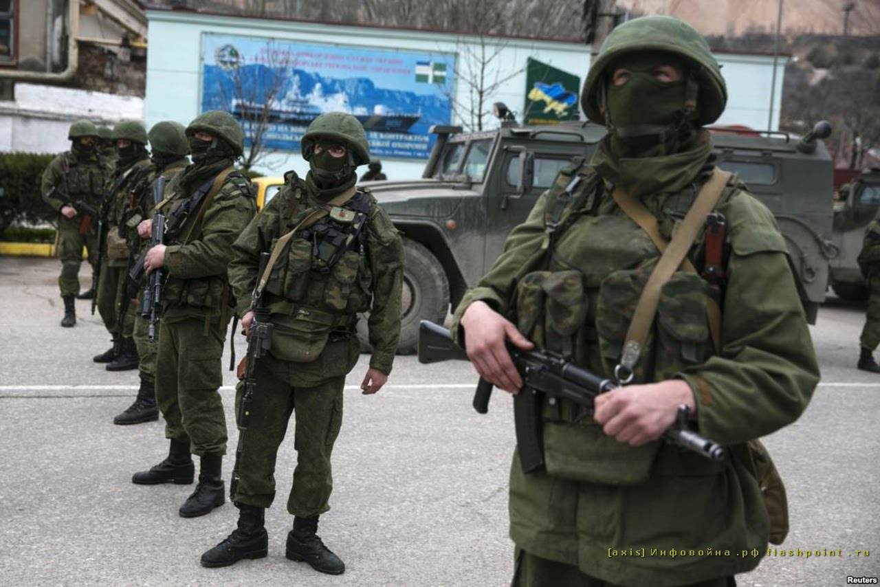 Росія стягує військову техніку до окупованого Криму, - Турчинов