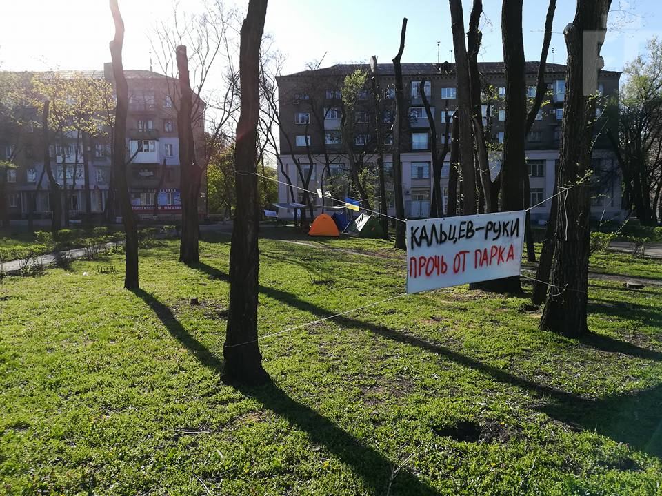 Сквер, відданий під ТРЦ, захищає центр Запоріжжя від шкідливих викидів, – активісти
