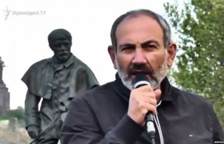 Вірменський опозиціонер заявив про початок «оксамитової революції» у країні