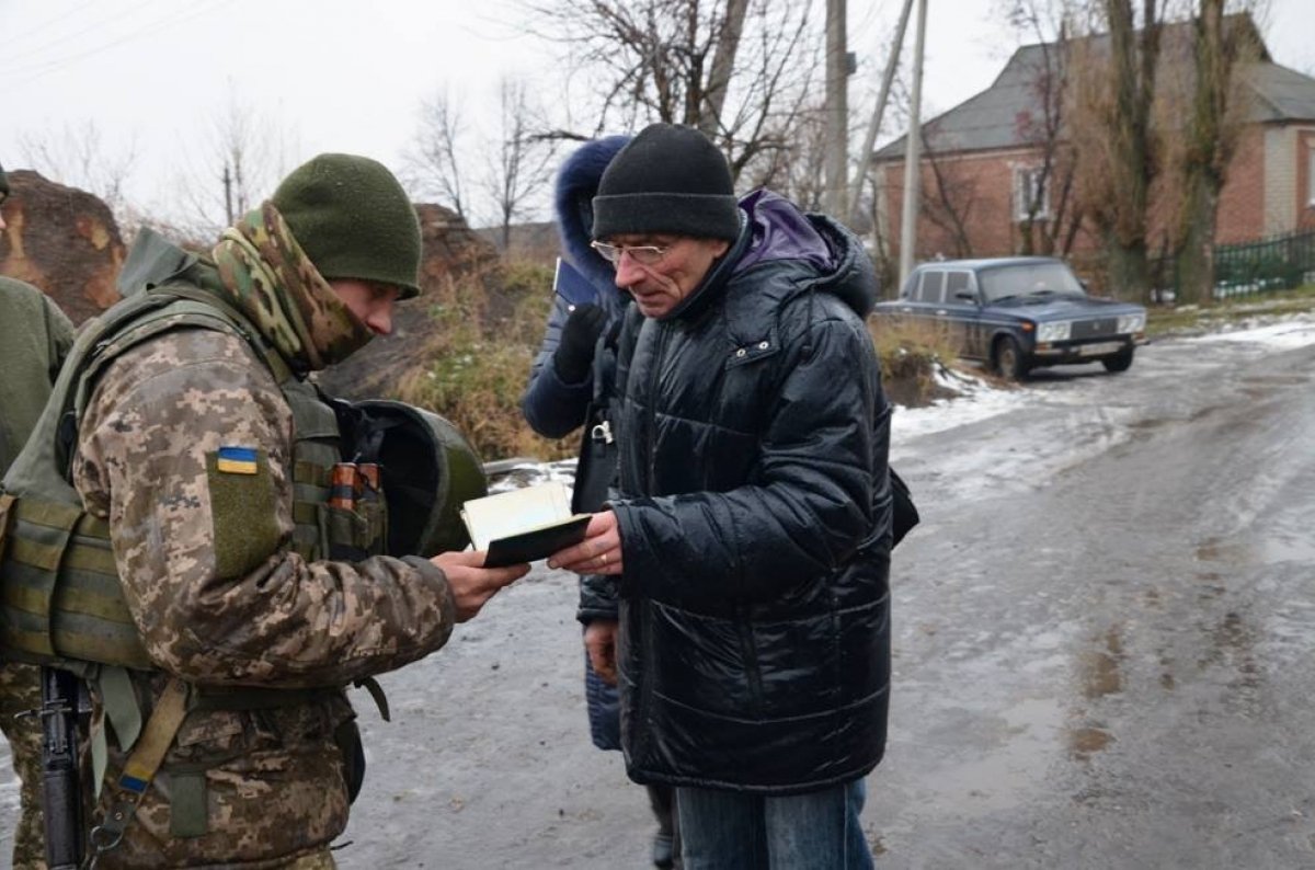 Україна спростила режим перетину лінії розмежування на Великодні свята