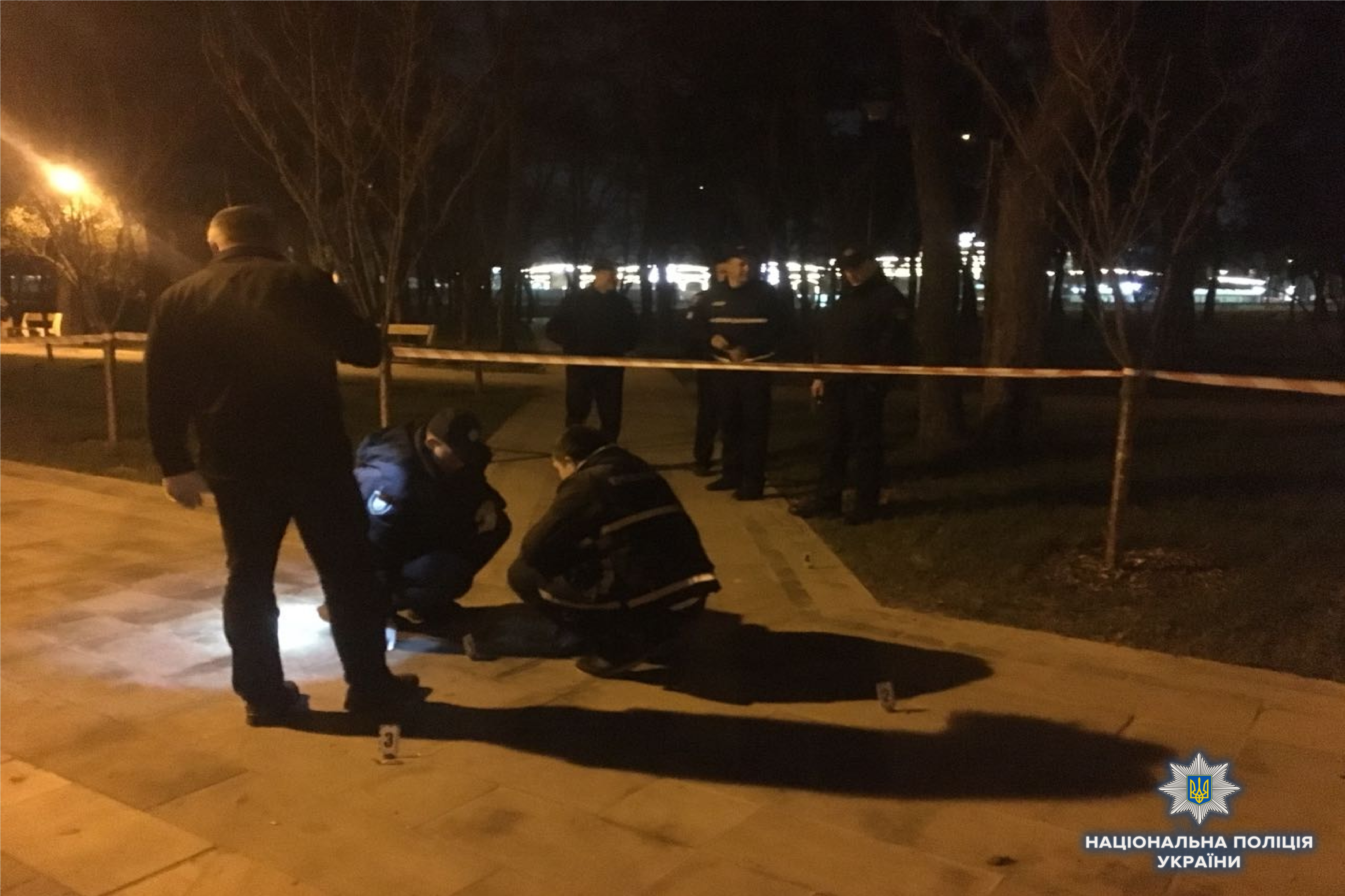У Києві вночі від вибуху в парку постраждали люди