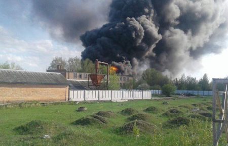 У Черкасах в промзоні сталася пожежа через покришки(ФОТО)