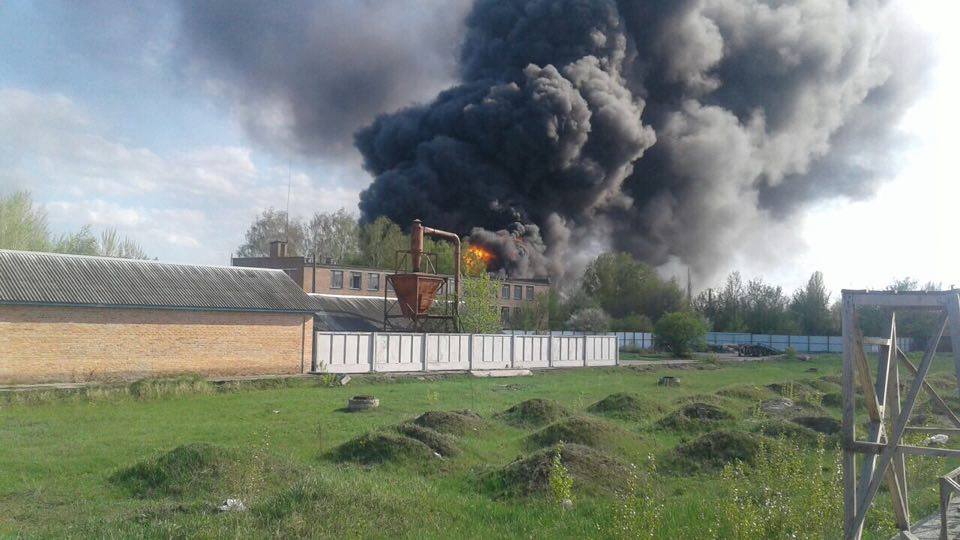 У Черкасах в промзоні сталася пожежа через покришки(ФОТО)