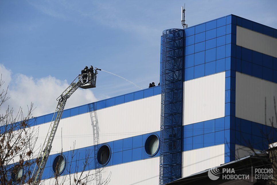 У московському ТЦ сталася пожежа: одна людина загинула, 6 постраждали (ФОТО, ВІДЕО)