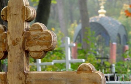 Як Мінрегіонбуд пропонує вирішити проблему нестачі місць на кладовищах?