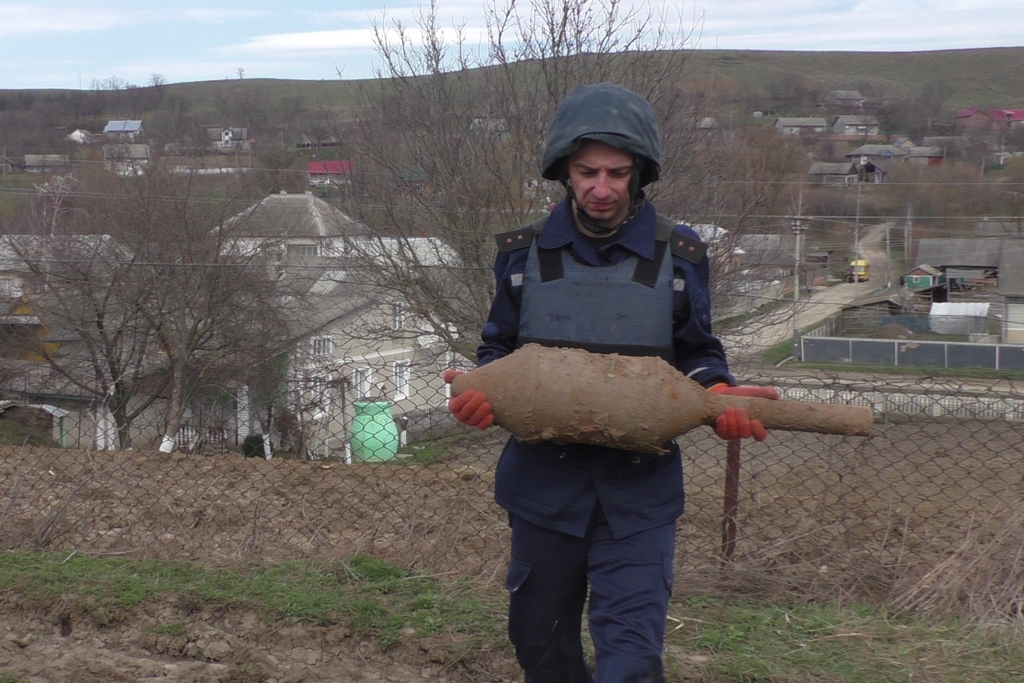 У Чернівецькій області знайшли авіабомбу, міни та снаряд часів Першої світової війни (ФОТО)