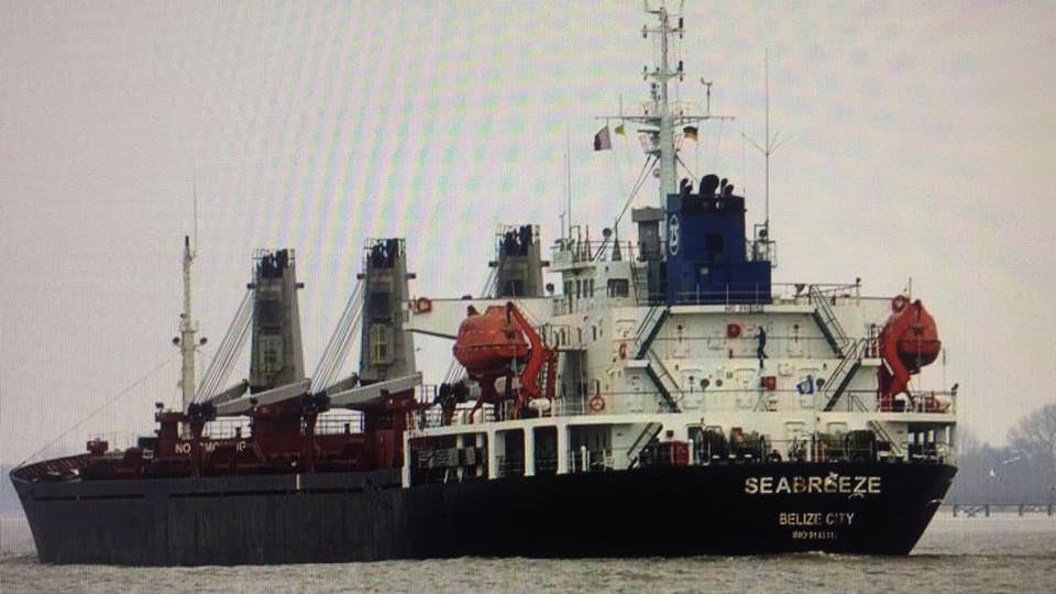 Кримська прокуратура арештувала судно російської компанії, яка незаконно добуває пісок