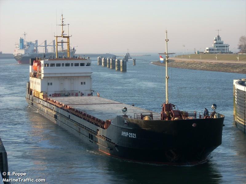 Чорноморськ: забарикадований боцман в знак протесту два місяці живе на кораблі