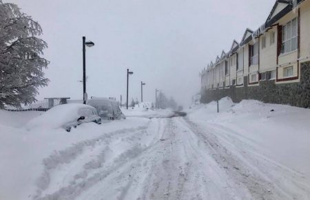 Квітнева Іспанія: півметра снігу випало в гірському місті на півдні (ФОТО)
