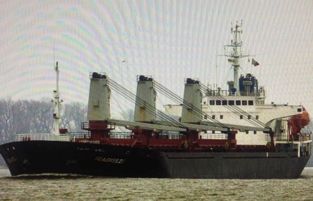 Суд арештував російське судно через незаконне видобування піску біля Криму