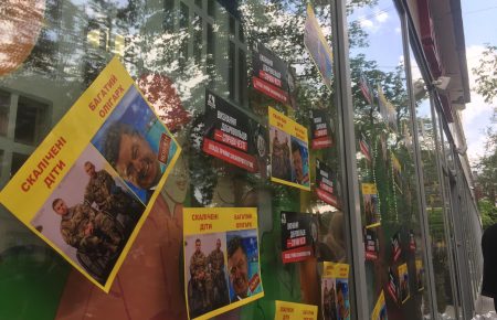 Біля магазину Roshen у Львові добровольці вимагали визнати їх учасниками бойових дій