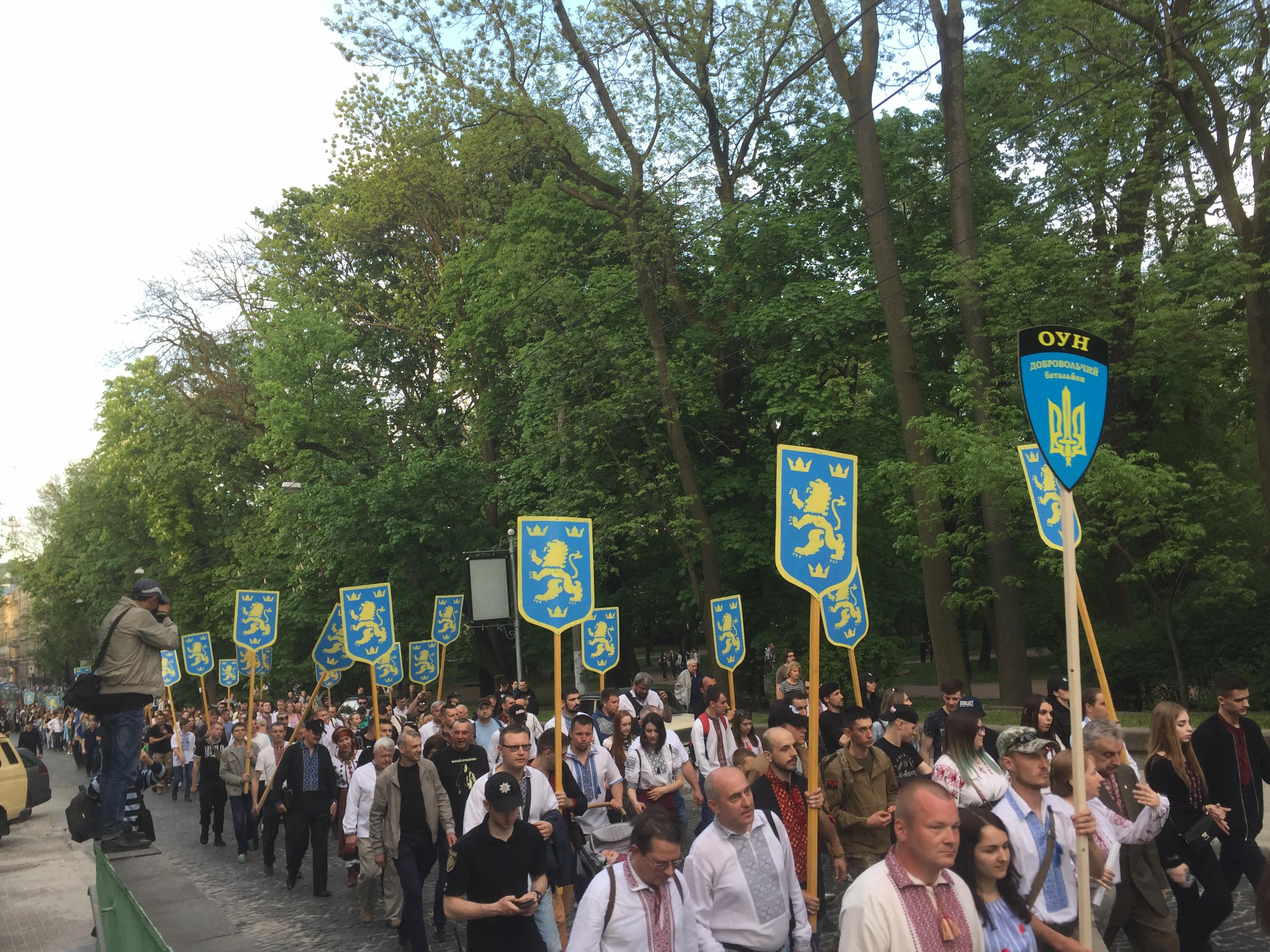 Без політичних гасел і провокацій: у Львові пройшов марш до 75-річчя дивізії «Галичина» (ФОТО)