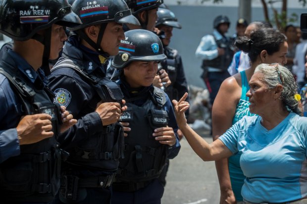 У Венесуелі заарештували п'ятьох полісменів у справі про бунт та пожежу у відділку