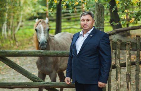 Керівник Луганської ВЦА розповів, як жив у лісі з вовками